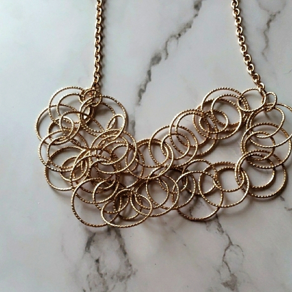 Metal Brand Gold Interlinked Circle Necklace with Delicate Chain - Picture 4 of 6
